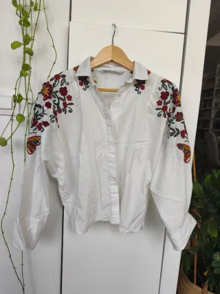 Camisa blanca bordada mujer