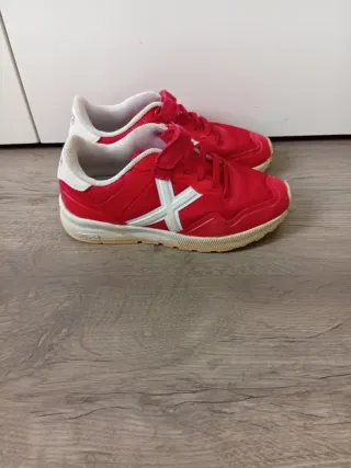 Zapatillas niño rojas Munich talla 30