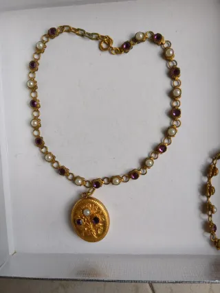 Collar y pulsera con detalles morados, 
 vintage 
