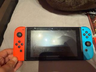 Nintendo Switch + 8 Juegos
