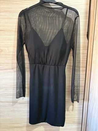 Vestido negro de malla transparente