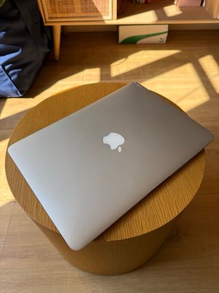 MacBook Air (13", Early 2015) - Core i5 / 4GB RAM 