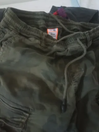 Pantalón cargo camuflaje talla 46