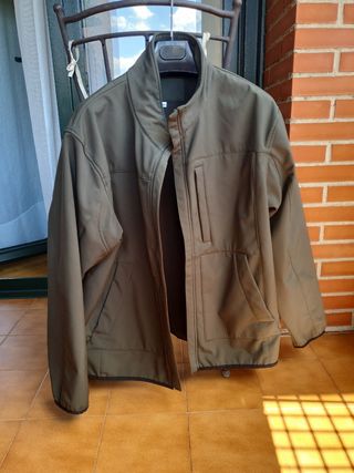 Cortavientos verde caqui