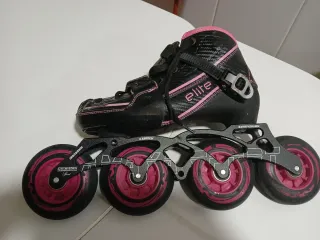 Patines de velocidad negros y rosas