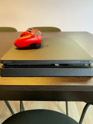PS4 (PlayStation 4) Negra + Mando + Juegos