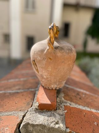 Anfora antica in terracotta. 