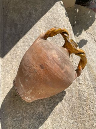 Anfora antica in terracotta. 