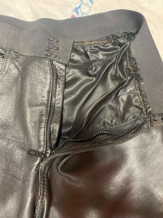 Pantalón de piel negro