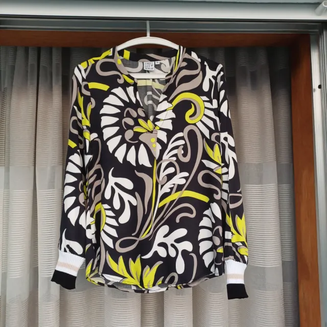 Blusa Emily Van Den Bergh floral preta T36