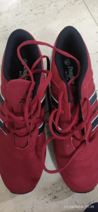 Zapatillas Jhayber Talla 45 Rojas y Negras