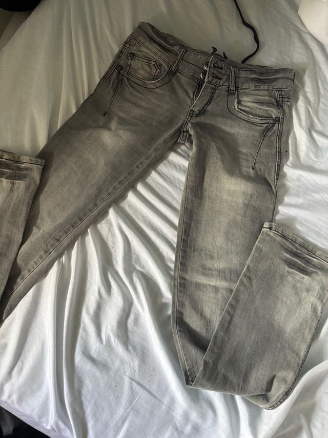 Pantalones vaqueros grises tiro bajo y2k