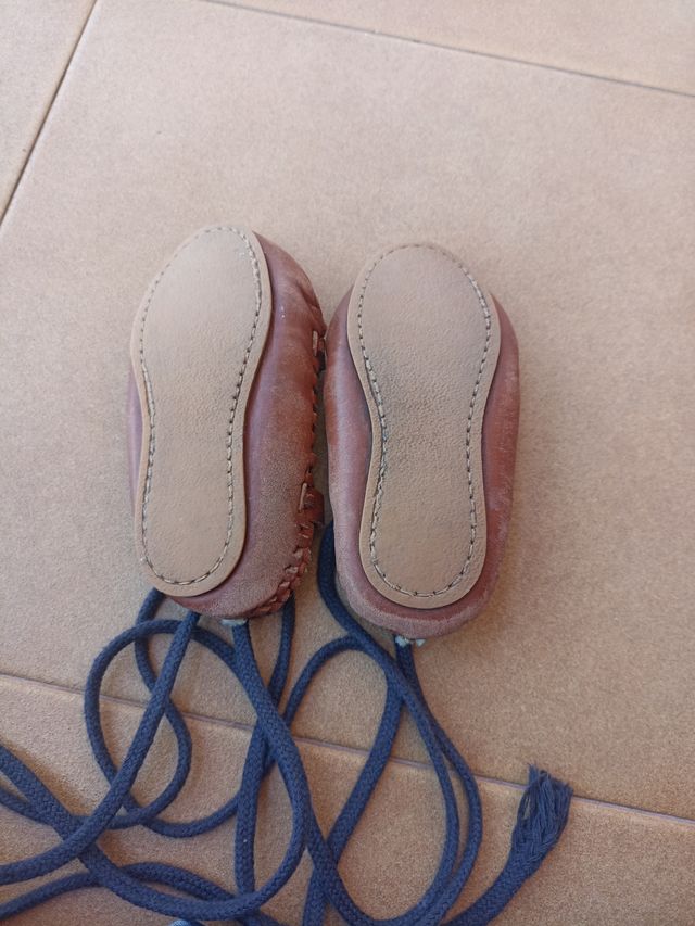 Albarca infantil piel marrón talla 22 con suela