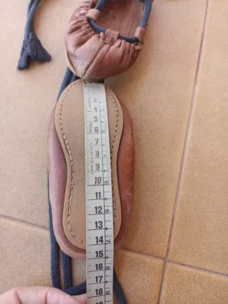 Albarca infantil piel marrón talla 22 con suela