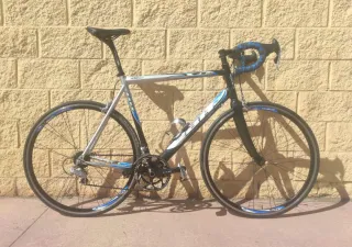 Bicicleta de carretera GT