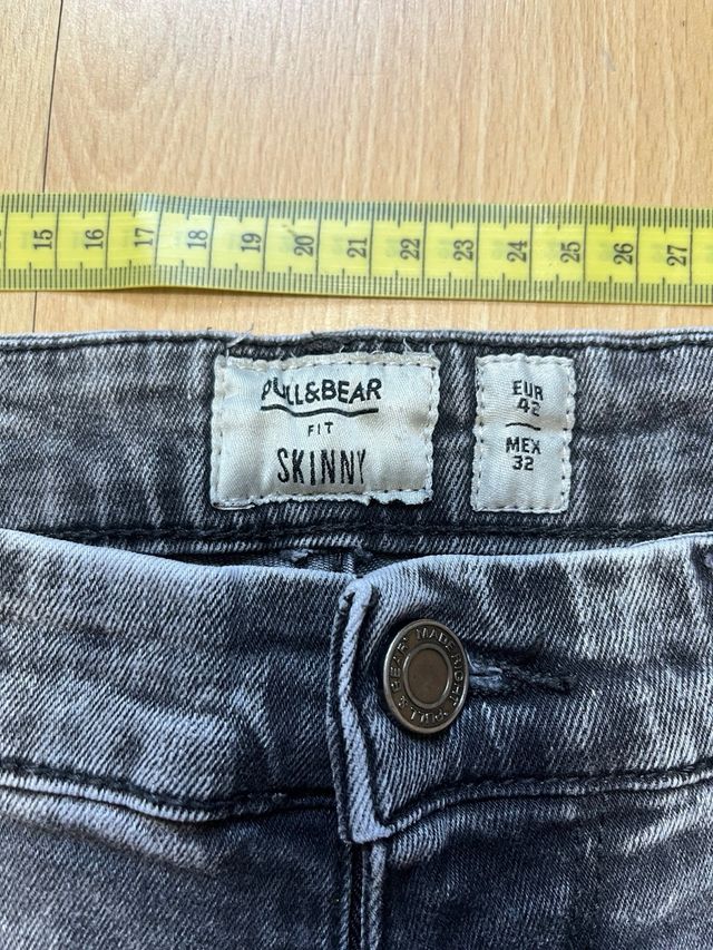 Pantalón skinny Pull&Bear gris