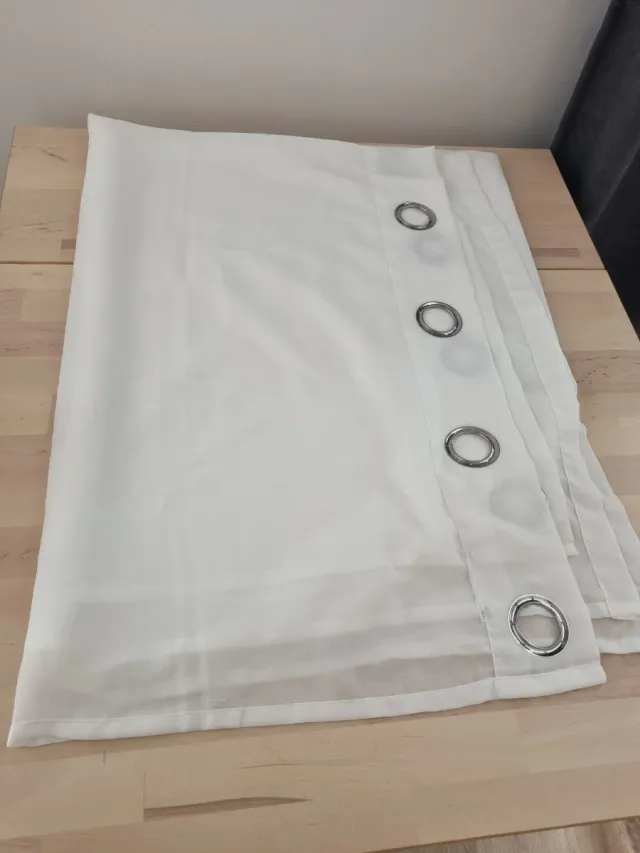 Cortinas blancas con ojales