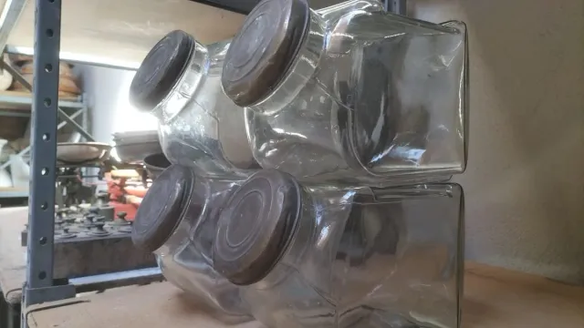 Antiguos tarros de farmacia de cristal