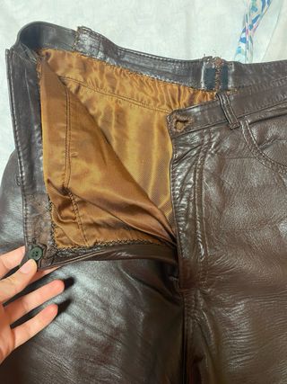 Pantalón de piel marrón