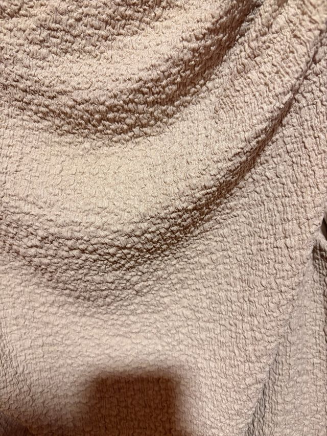 Vestido beige drapeado sin mangas