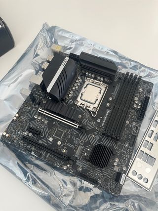 Procesador Intel i7 12700 y placa MSI PRO B660M-A