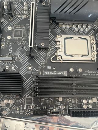 Procesador Intel i7 12700 y placa MSI PRO B660M-A