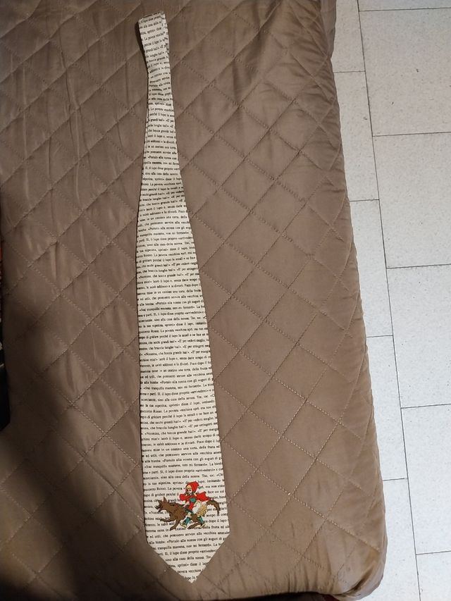 Cravatta uomo fantasia testo