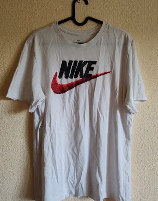 Camiseta Nike Blanca Logo Rojo