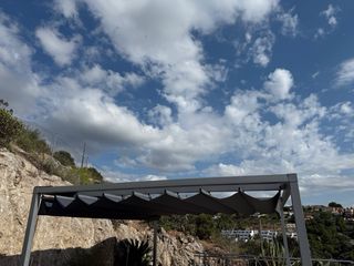 Pérgola de aluminio con toldo