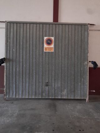 Puerta de garaje metálica