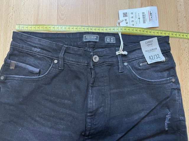 Pantalón pitillo Pull&Bear negro desgastado