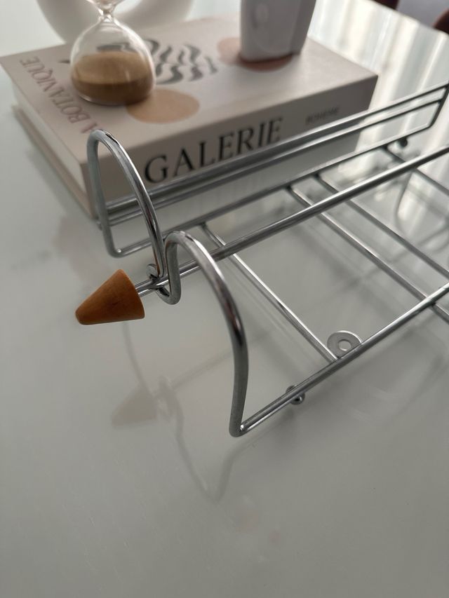 Servilletero de pared metal y madera