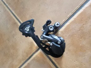 Desviador trasero Shimano Altus