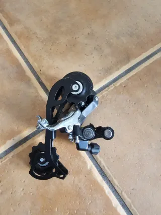 Desviador trasero Shimano Altus