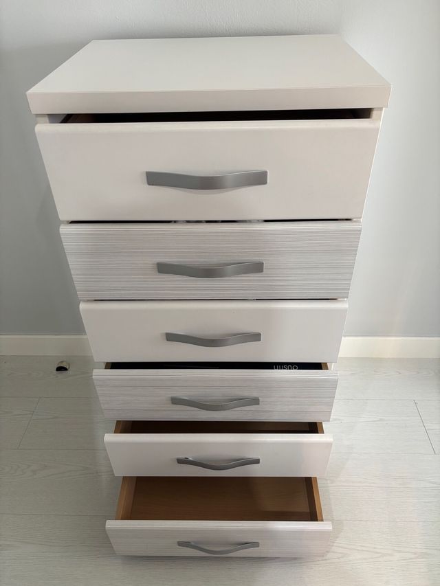 Cómoda blanca con 5 cajones