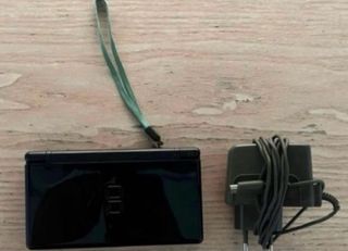 Nintendo DS Lite Negra + Cargador