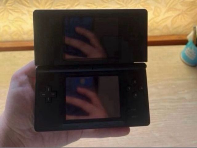 Nintendo DS Lite Negra + Cargador