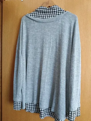 Jersey gris con cuello cuadros