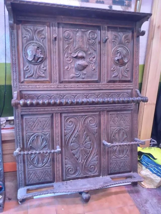 Paragüero de madera tallada