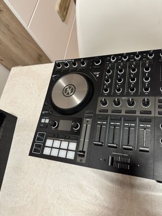 Controlador DJ Traktor Kontrol S4 MK3