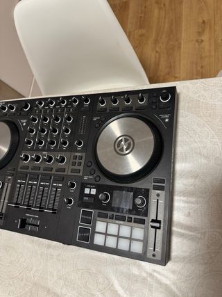 Controlador DJ Traktor Kontrol S4 MK3