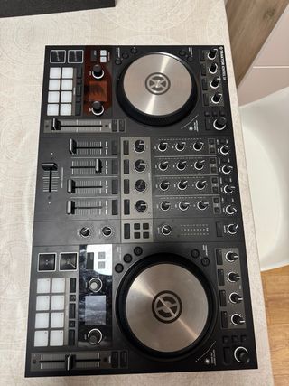 Controlador DJ Traktor Kontrol S4 MK3