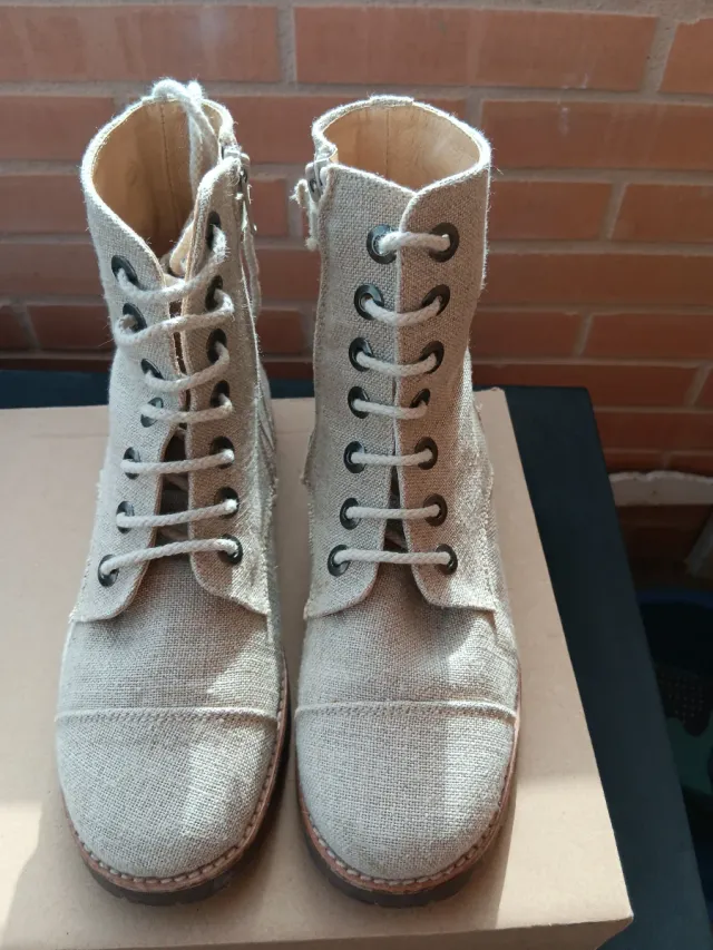 Botas de lona con cordones
