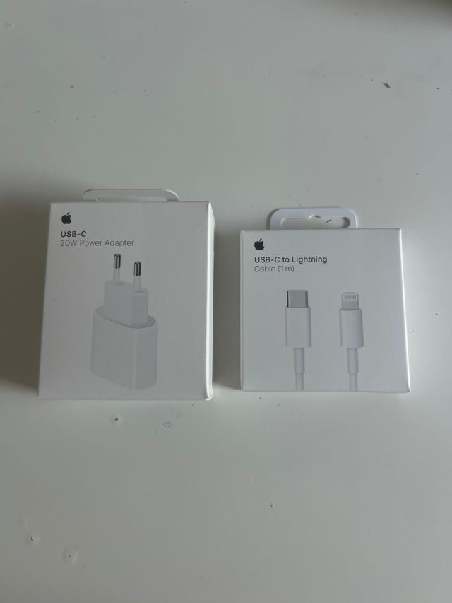 Cargador Apple USB-C 20W y Cable Lightning