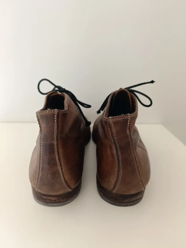 Scarpe in pelle marrone