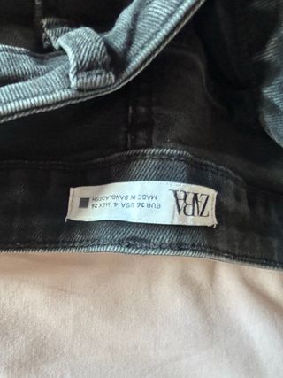 Pantalón campana Zara negro cropped