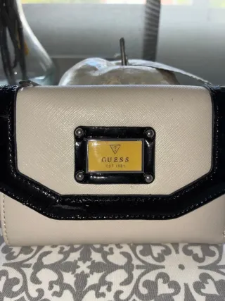 Cartera Guess Blanca y Negra 