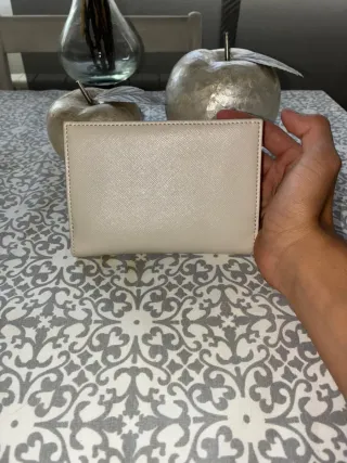 Cartera Guess Blanca y Negra 