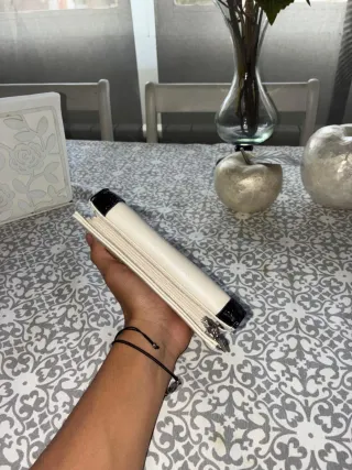 Cartera Guess Blanca y Negra 