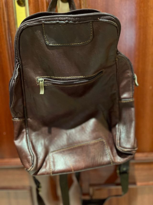 Mochila de piel marrón